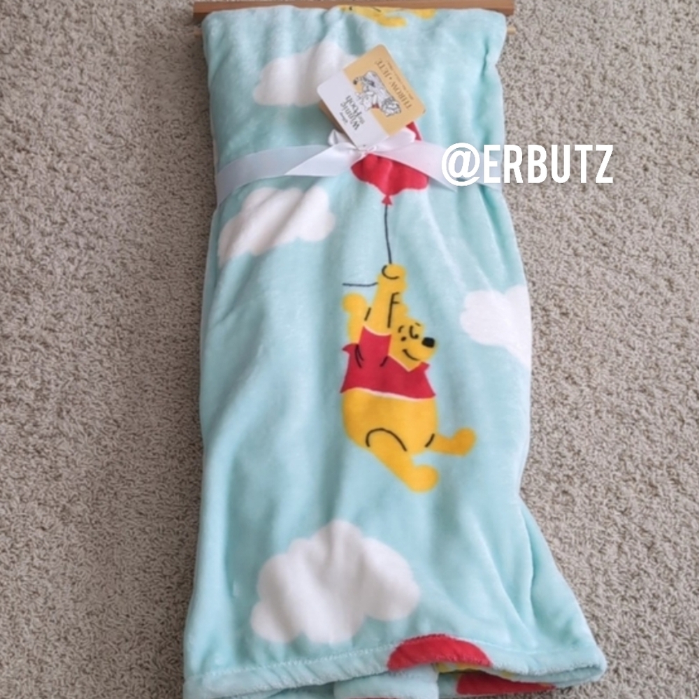 Disney ©️ Winnie the Pooh Oversized Plush Throw Blanket, Balloon Detail 🎈